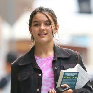 Suri Cruise Holmes Wiki Age Height Net Worth Boyfriend Updated On