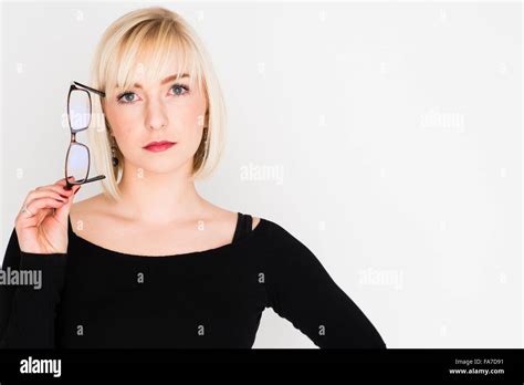 Eine Junge Schlanke Blonde Blonde Behaarte Frau M Dchen Denken