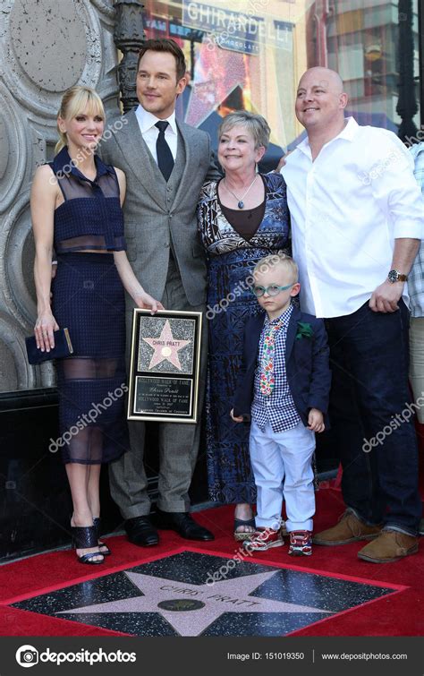 Anna Faris, Chris Pratt, Kathy Pratt, Jack Pratt, his brother – Stock ...