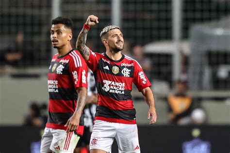 Arrascaeta Decide Flamengo Vira Contra O Galo E Segue Na Caça Ao Líder