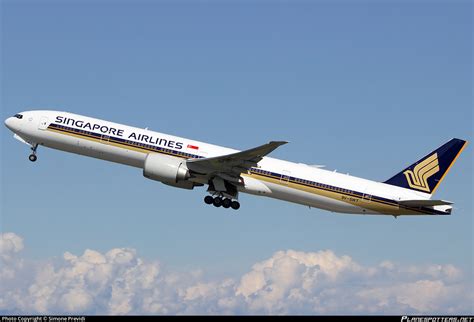 V Swt Singapore Airlines Boeing Er Photo By Simone Previdi Id