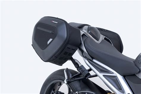 Pro Blaze H Saddlebag Set For The Triumph Street Triple Sw Motech