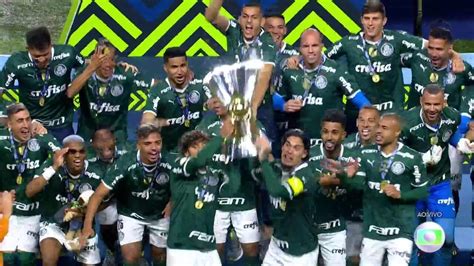 É campeão Palmeiras recebe troféu do Brasileirão 2022 no Allianz