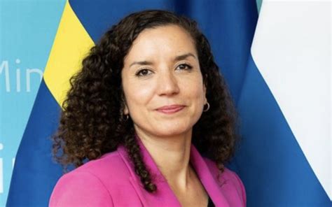 Aux Pays Bas une ministre dorigine marocaine démissionne après des