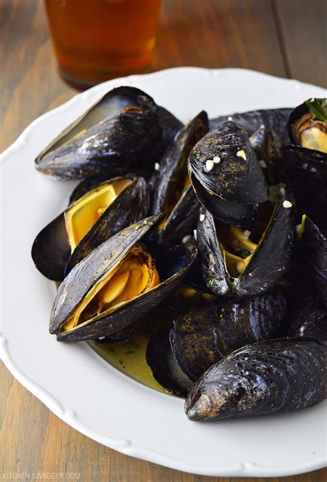 Steamed Mussels With Bacon & Beer - Kitchen Swagger