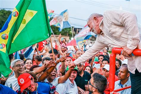 Lula Da Silva é Eleito Presidente Do Brasil Com 50 9 Dos Votos Radio