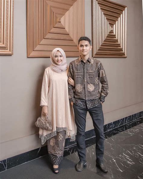 9 Model Batik Couple Untuk Berbagai Acara Yang Keren