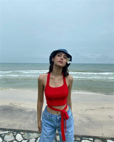 Yaya Urassaya Urassaya Sperbund Outfit Pantai Beach Day Outfits