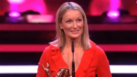 Monika Gruber erhält den Bambi 2017 YouTube