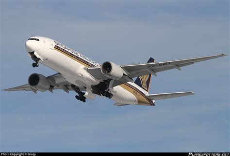 V Sqi Singapore Airlines Boeing Er Photo By Grazy Id