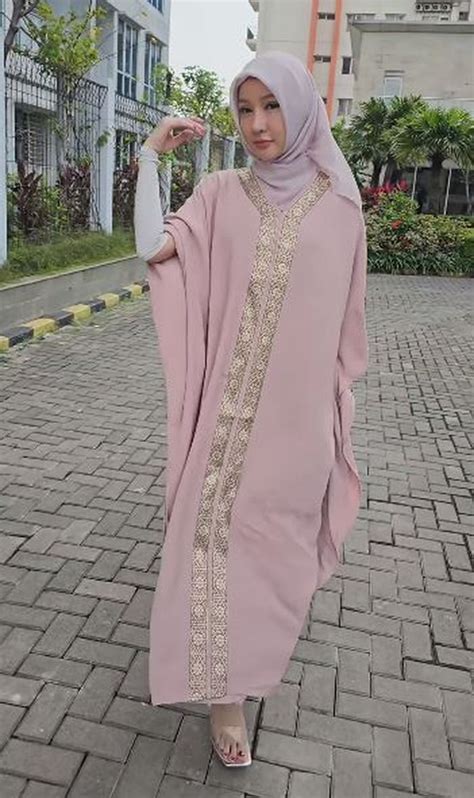 Lucinta Luna Santun Pakai Kaftan Dan Hijab Netizen Pecinya Kemana