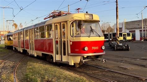 Do Prahy dorazila po několika letech nová tramvaj Rok výroby 1977