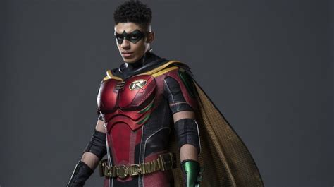 Titans Primera Imagen De Jay Lycurgo Con El Traje De Robin