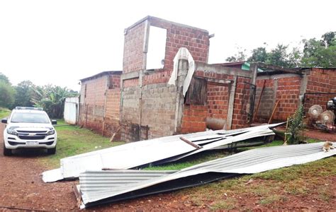 La Tormenta Caus Ca Da De Rboles Y Voladuras De Techo Afectando A