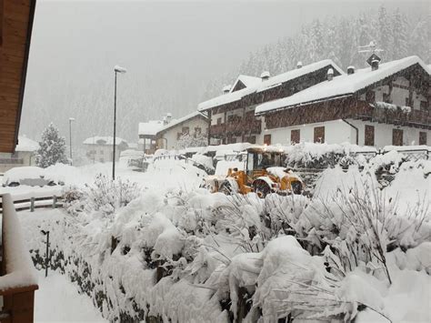 Maltempo E Neve In Trentino Strade Chiuse Per Pericolo Valanghe