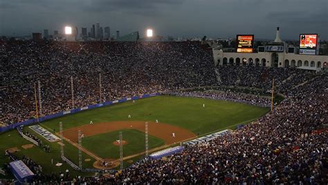 Seven bizarre ballpark features from baseball history that you'll need ...