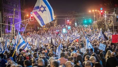 Tens of thousands protest against Netanyahu, demand early elections ...