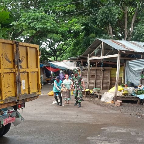 Ciptakan Lingkungan Pasar Bersih Dan Sehat Koramil Lalabata