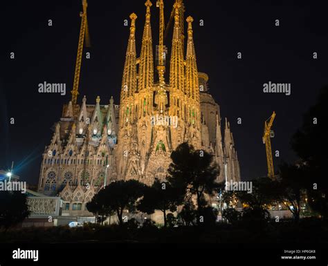 Barcelona gaudi cathedral hi-res stock photography and images - Alamy