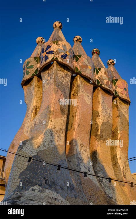 Cheminées de Casa Batlló conçu par Antoni Gaudí et décoré avec la