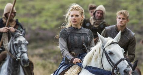 Vikings Teases Romance Between Ragnar And Lagertha In Sneak Peek