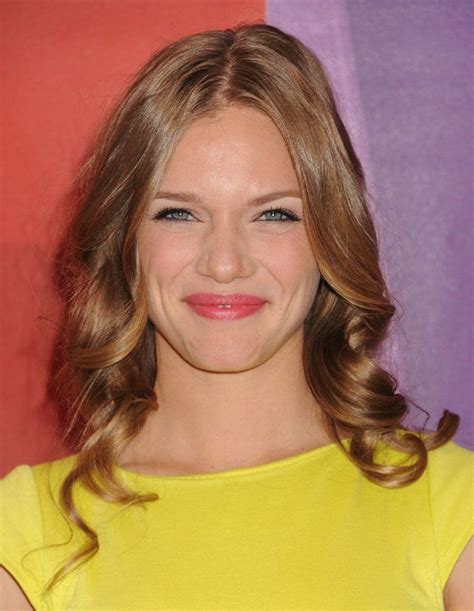 Tracy Spiridakos Blonde Natural Hair, Dark Ash Blonde, Natural Hair ...