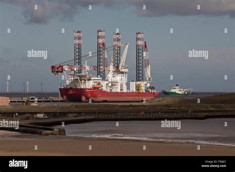 Moored At Great Yarmouth The Seajacks Scylla A Self Propelled Jack Up