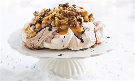 Noten Karamel Pavlova Met Pure Chocolade Recept Dr Oetker