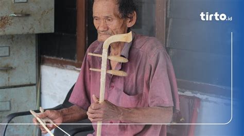 Cara Memainkan Alat Musik Tradisional Tehyan Asal Budaya Betawi