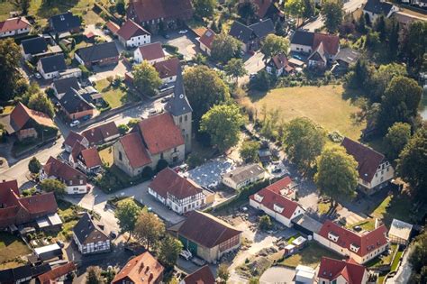 Bad Sassendorf von oben Kirchengebäude St Pantaleon an der