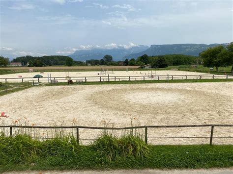 Installations pour la pratique de l équitation Carrières manèges