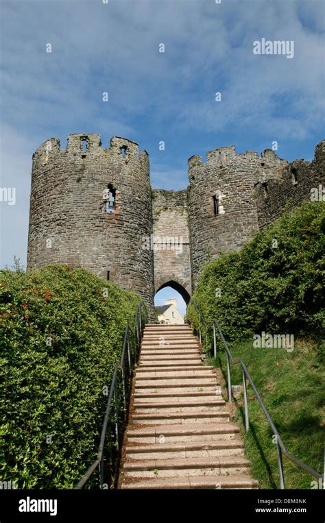 Conwy town walls hi-res stock photography and images - Alamy