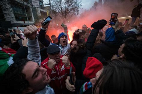 S A Zguduit Piata Imagini Spectaculoase Cu Bucuria Suporterilor