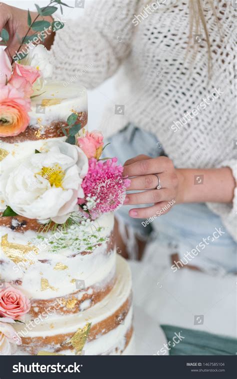 Close Woman Decorating Naked Wedding Cake Stock Photo Shutterstock