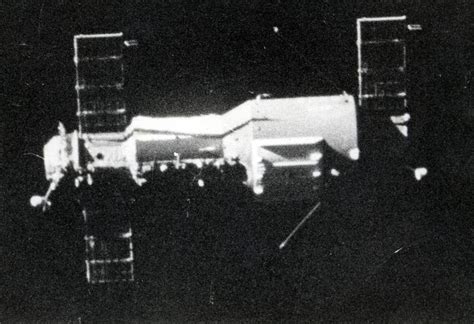 48 best images about EARTHS FIRST SPACE STATION THE SALYUT 1 on ...