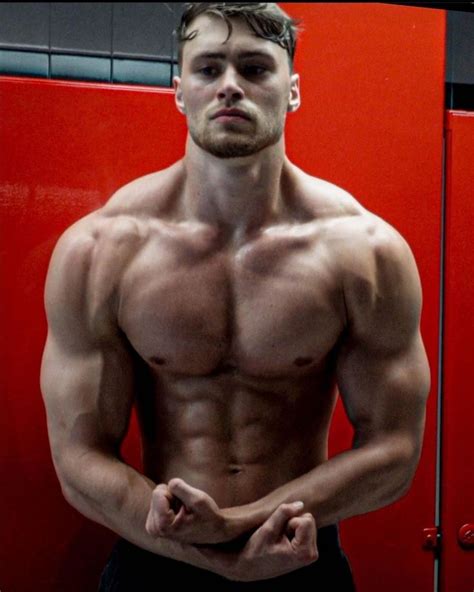 Pin By Kbb On Gym Statue Greek Statue Bodybuilding