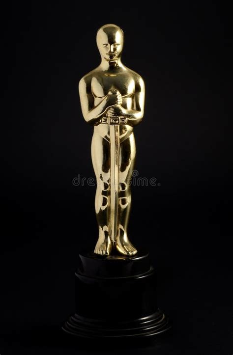 Statua Di Oscar Della Replica Con Un Rotolo Del Film Fotografia Stock