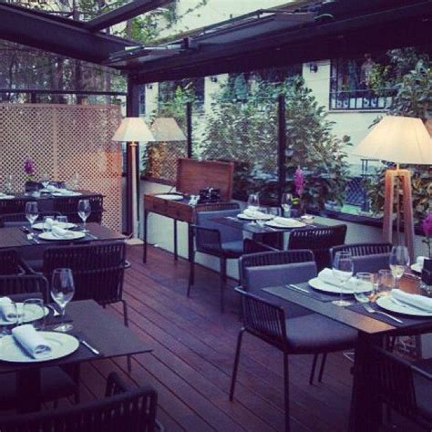 No Restaurant En Madrid Madrid Burger Sliders Bar Outdoor Furniture