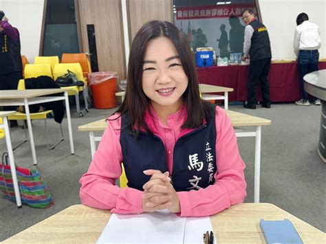 痛哭下跪！對手站台喊「下架老女人」求選民覺醒 馬文君不忍提告 Enews新聞網