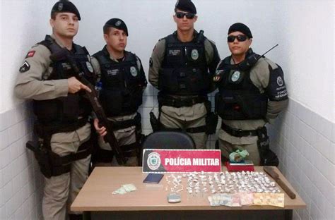 Polícia Militar prende dois homens e apreende adolescentes suspeitos de