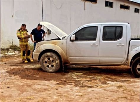 Carro Pega Fogo Em Avenida Da Zona Leste De Boa Vista E Polícia