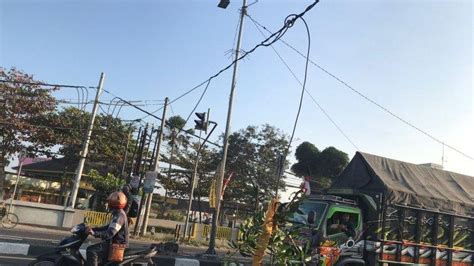 Kabel Listrik Putus Arus Lalu Lintas Jalan Jogja Solo Tersendat