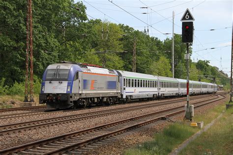 Pkp Ic Mit Ec Bei Der Durchfahrt In Fangschleuse R Flickr