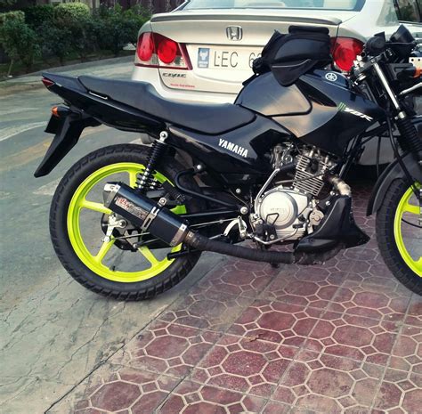 Modified yamaha ybr 125 green rims