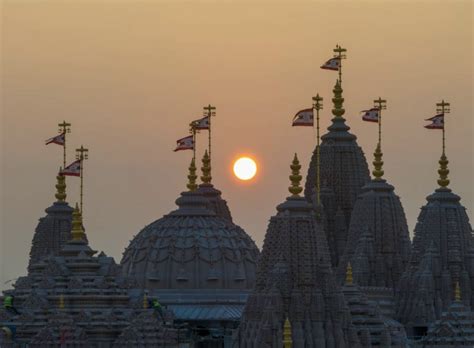 The Breathtaking BAPS Hindu Mandir in Abu Dhabi - Stalk Dubai