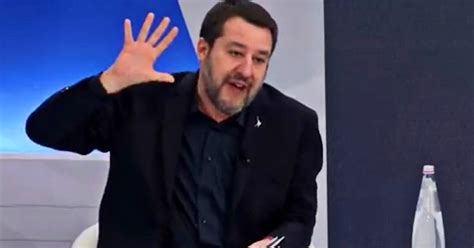 Salvini E Gli Uccelli Dopo Le Trote Sul Ponte Sullo Stretto Ci