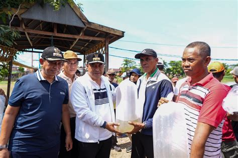 1 JUTA 10 RIBU BENIH IKAN DITEBAR DI DANAU TEMPE PROGRAM KETAHANAN