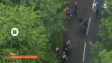 VIDEO Énorme chute sur le Dauphiné Evenepoel et Roglic à terre la