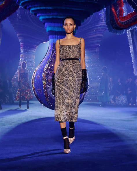 Desfile Da Dior Tem Cen Rio Assinado Por Joana Vasconcelos