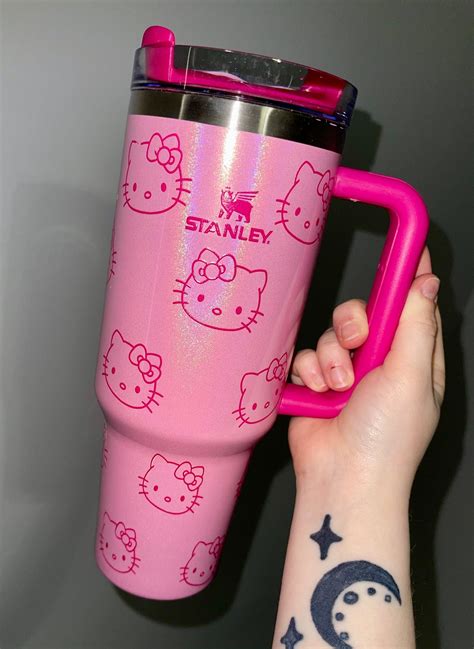 Hello Kitty Stanley Cup в 2024 г Предметы макияжа Здоровый образ